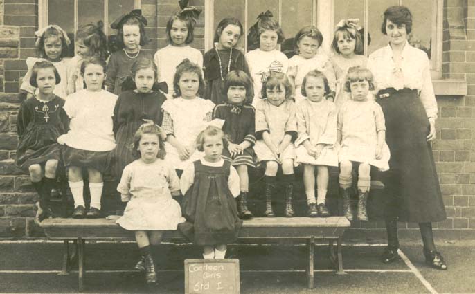 School photo, Caerleon Girls Standard 1, 1922